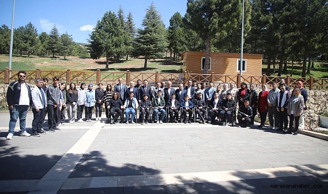 Yalnız Ardıç'ta Şiir Rüzgarı Esti: Öğrenciler Doğayla İç İçe Sanatla Buluştu