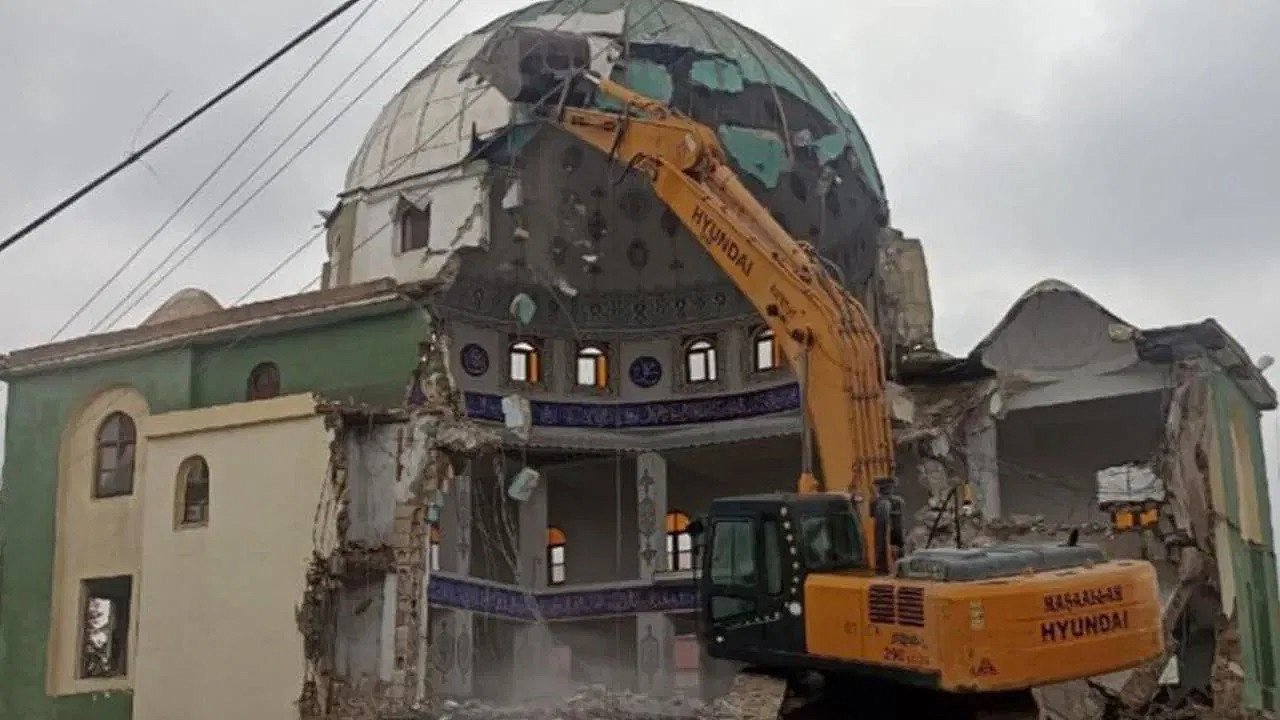Cami yıkıldı arsası satışa çıkartıldı!