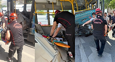 Kahramanmaraş'ta Halk Otobüsüne Otomobil Çarptı: 1 Ölü, 1'i Ağır 8 Yaralı var