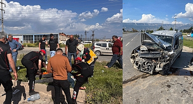 Kahramanmaraş’ta Ticari Araç ile Kamyonet Çarpıştı: 3 Yaralı