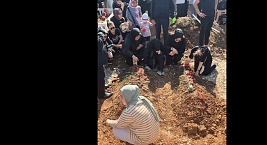 Kahramanmaraş’ta bu acının tarifi yok! Eşi ve 2 çocuğunu sedye üzerinde toprağa verdi!