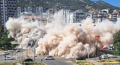 Kahramanmaraş'ta Can Alan Yıkım Anı Kamerada!