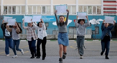 Kahramanmaraş'ta yüzbinlerce öğrenci karne aldı!