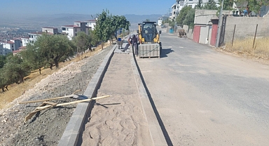 Dulkadiroğlu Belediyesi’nden Ballıca Mahallesi’ne kaldırım düzenlemesi!