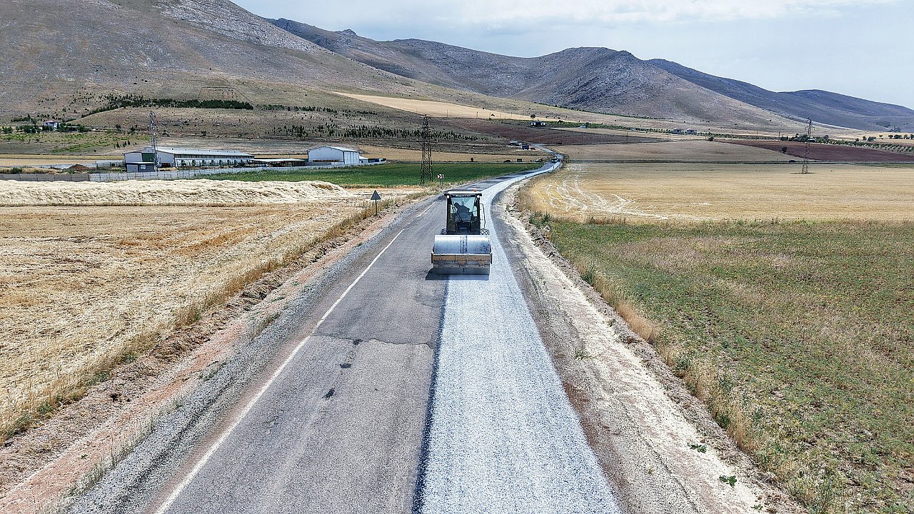 Kahramanmaraş Büyükşehir, Elbistan’da Yolları Bir Bir Yeniliyor!