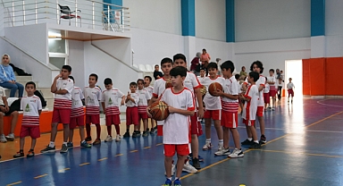 Yaz Tatili Spora Dönüştü: Çocuklar Basketbol ile Hem Eğleniyor Hem Öğreniyor