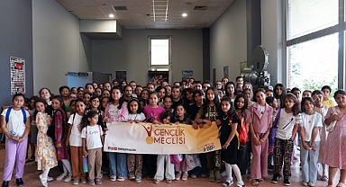 Büyükşehir Gençlik Meclisi’nden Anlamlı Sinema Etkinliği: Çocuklar İlk Kez Sinemayla Tanıştı