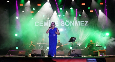 Cemile Sönmez KAFUM’da Müzik Ziyafeti Sundu!