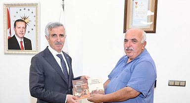 Ömrünü Maraş’a Vakfedenler” Kitabı Vali Mükerrem Ünlüer’e Takdim Edildi!