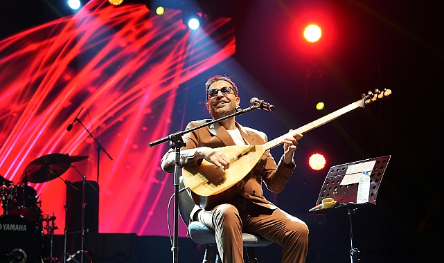 Ünlü türkücü söyledi Kahramanmaraş dinledi!