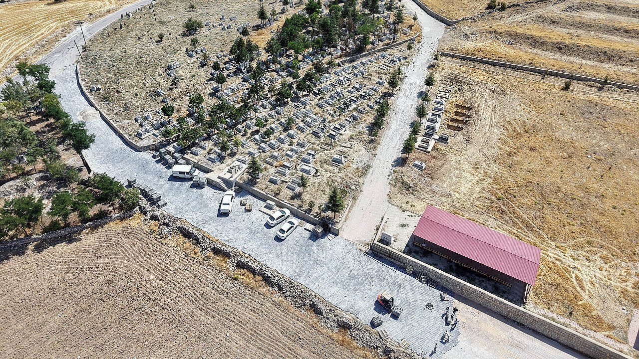 Büyükşehir’den Elbistan Kırsalına 5 Bin Metrekarelik Kilit Parke!