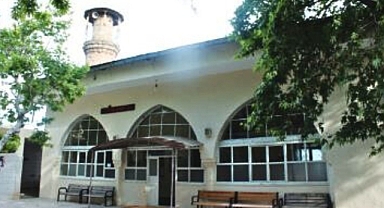 Haznedarlı Ali Ağa Camii Nerede? Tarihi ve Mimari Özellikleri