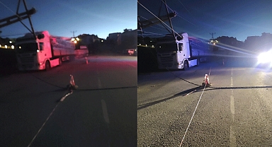 Kahramanmaraş Elektrik Direği Tırın Üzerine Devrildi, Sürücü Ölümden Döndü