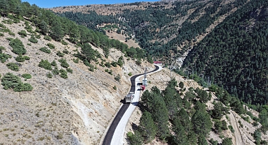Kahramanmaraş’ta obaların yolu asfaltla kaplandı!