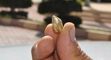 Kahramanmaraş’ta yolda yürüyen adamın başına mermi düştü!