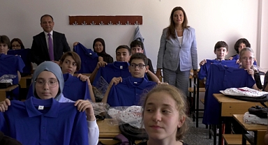 Nazar Tekstil'den Mehmet Balduk Fen Lisesi öğrencilerine çanta ve forma desteği!