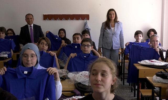 Nazar Tekstil'den Mehmet Balduk Fen Lisesi öğrencilerine çanta ve forma desteği!