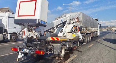 Pazarcık’ta can pazarı: Tıra çarpan araç sürücüsü olay yerinde öldü