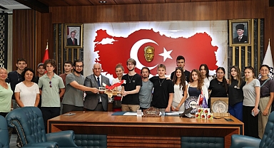 Robert Koleji Öğrencilerinden Başkan Cüce’ye Ziyaret!