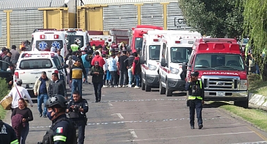 Tren Yolcu Otobüsüne Çarptı, 10 Ölü, 61 Yaralı