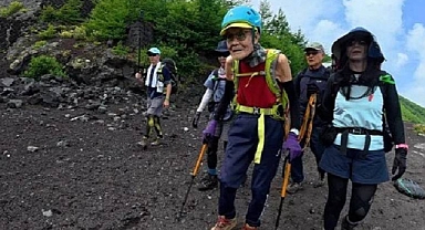 Yaşlı kurta bakın hele! 102 yaşında 3 bin 776 metrelik dağa tırmandı!