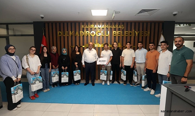 YKS'de Dereceye Giren Öğrenciler Başkan Akpınar'dan Ödül Aldı!