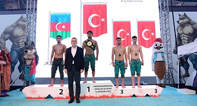 18 Ülkeden Sporcu Katıldı, Şampiyonluk Türkiye'nin Oldu! Kahramanmaraş'ta Güreş Şöleni