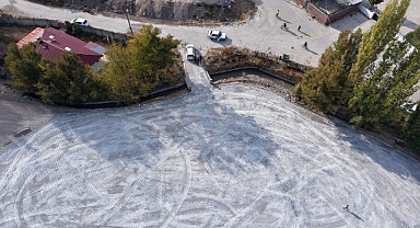 Büyükşehir, Elbistan Geçit Mahallesi’nde Sosyal Alanın Standardını İyileştirdi!