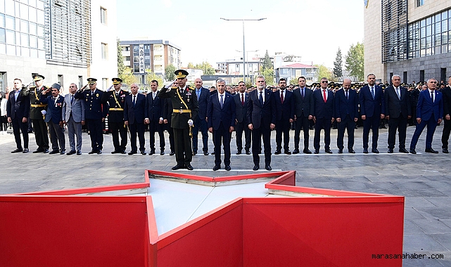 Kahramanmaraş'ta Cumhuriyet Bayramı Kutlamaları, Atatürk Anıtı’na Çelenk Sunumu İle Başladı
