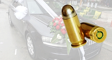 Kahramanmaraş'ta gelin damat arabasına yorgun mermi düştü!