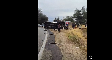 Kahramanmaraş’ta Yolcu Minibüsü Devrildi: 3 Kişi Yaralandı