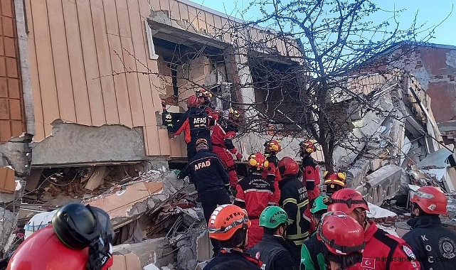 Kocaeli Gebze’de Bina Çöktü: Enkaz Altında Vatandaşlar Var! Kurtarma Çalışmaları Sürüyor