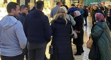 Kuyumcuların önünde altın kuyruğu!