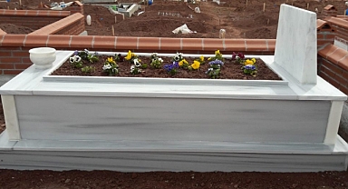 Mezarlıktan Çaldığı Mermerlerle Ev Yaptı!