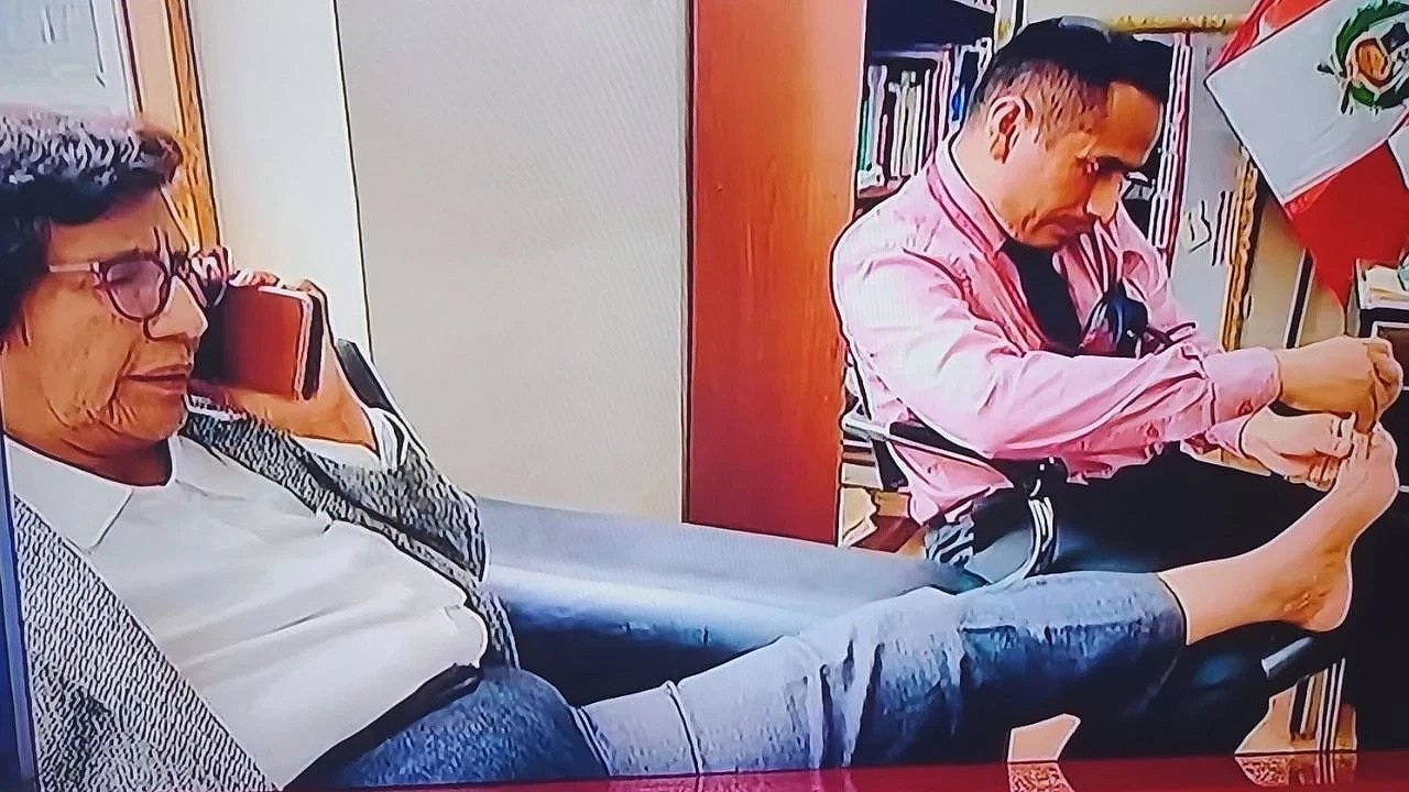 Milletvekili Skandalı: Danışmanı, Vekilin Ayak Tırnaklarını Kesti!