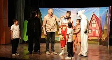 “Pamuk ile Kömür” Hayvan Sevgisini Sahneye Taşıdı