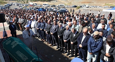 Türkoğlu Belediye Başkanı Karaca Annesini Son Yolculuğa Uğurladı!