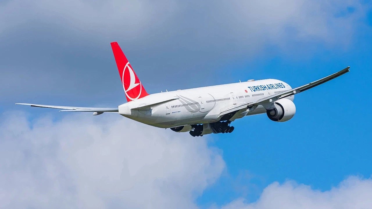 “Üzerimde Bomba Var” Dedi, Uçaktan Atıldı! THY Seferinde Panik