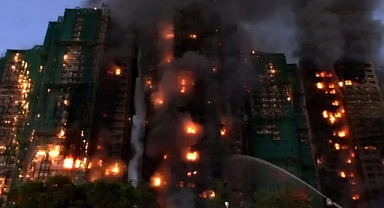 2 bin dairelik site alev alev yandı! Ölü ve yaralılar var!