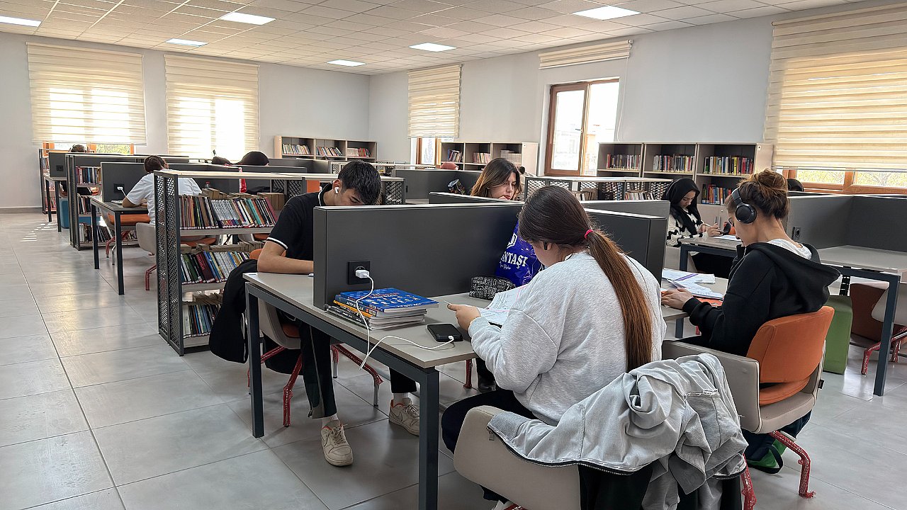 Büyükşehir’in Gençlik Merkezinde Hem Ders Çalışma Hem Sosyalleşme İmkânı!