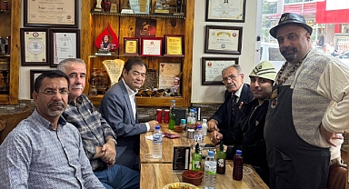 Dünyaca Ünlü Deprem Bilimci Maraş paça içti, Kahramanmaraş'ın yüreğine su serpti