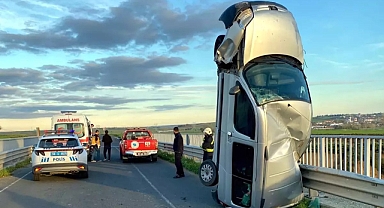 Fizik kurallarını alt üst eden kaza! Dikine durdu