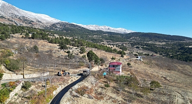 Kabasakal’da sathi kaplama çalışmaları hızla ilerliyor!