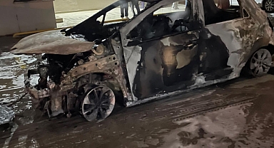 Kahramanmaraş'ta apartmanın kapalı otoparkında araçlar yandı!