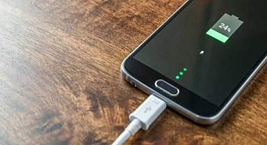 Telefon ve Laptopu Gece Boyunca Şarjda Bırakmak Zararlı mı? İşte Bilimsel Gerçekler