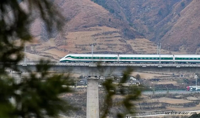 Test treni işçilere çarptı: 11 ölü