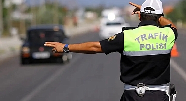 Yeni Trafik Yönetmeliği Yürürlükte: Takmayana 993 Lira Ceza!