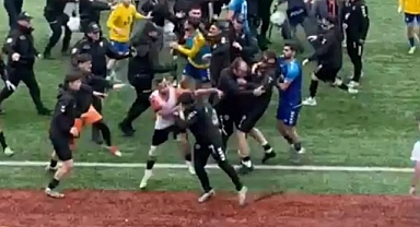 Yeşil saha, savaş alanına döndü! Maçta 17 kırmızı kart çıktı