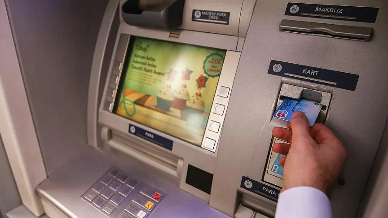 ATM'den para çekmede yeni dönem! Şube içi-şube dışı ayrımı başlıyor