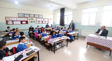 Başkan Akpınar Öğrencilerle Buluştu: “Geleceğimiz Sizlerin Elinde”